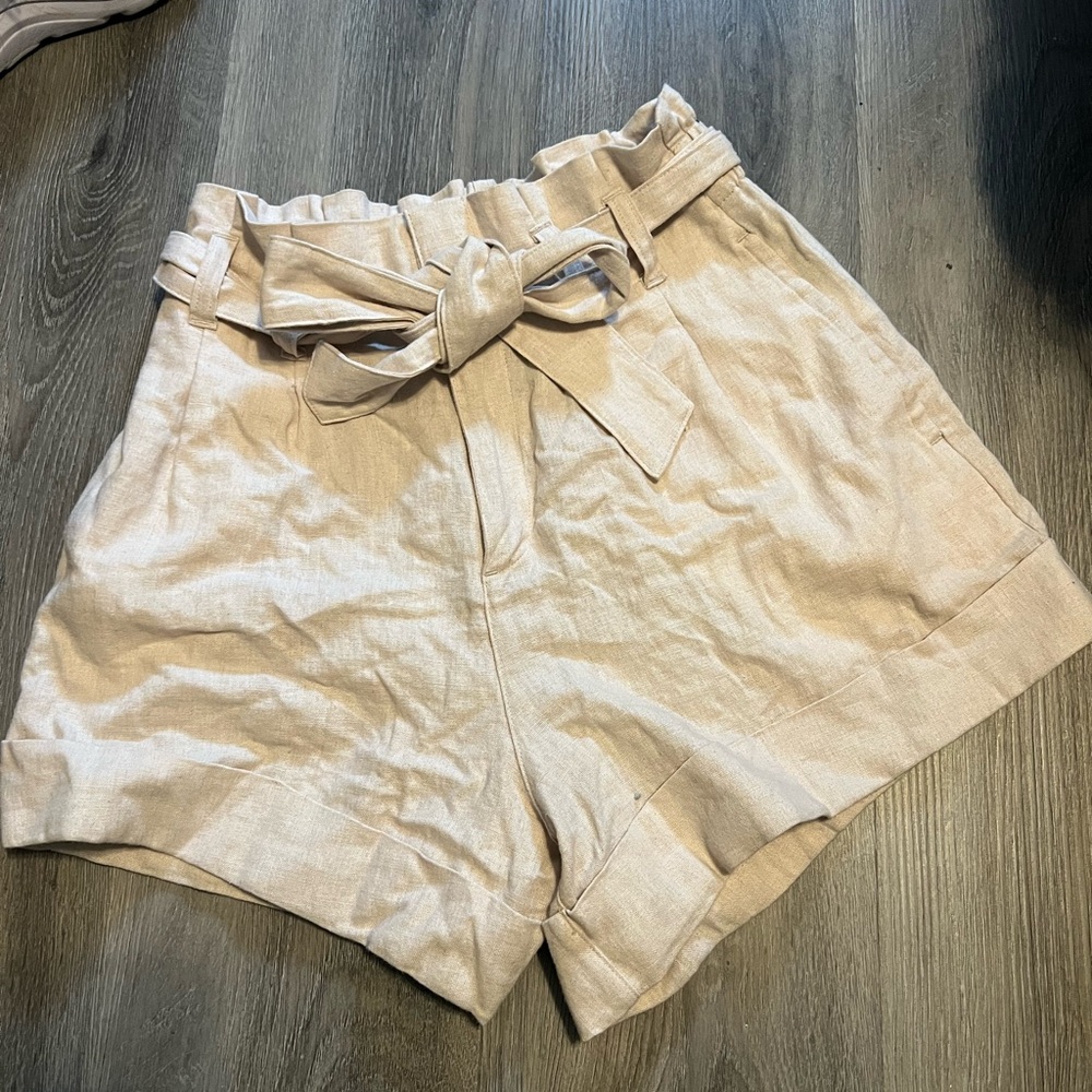 Abercrombie & Fitch women’s Cream high waisted shorts